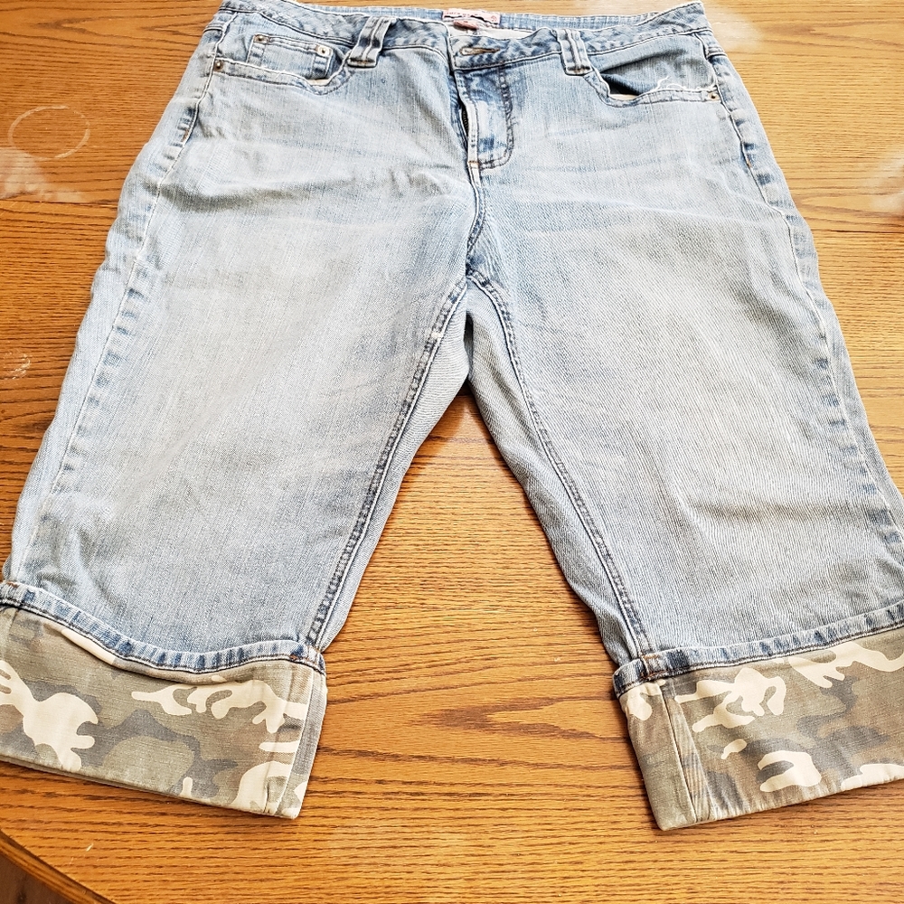 Womens Plus Size 20 Capri w/Camo